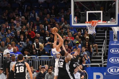 Orlando Magic, 19 Aralık 2018 tarihinde Orlando Florida 'daki Amway Center' da San Antonio Spurs 'a ev sahipliği yapmaktadır.. 