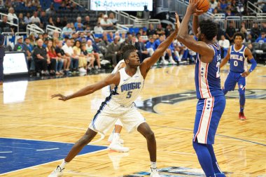 Orlando Magic 13 Ekim 2019 'da Florida, Orlando' daki Amway Center 'da Philadelphia 76ers' a ev sahipliği yaptı..