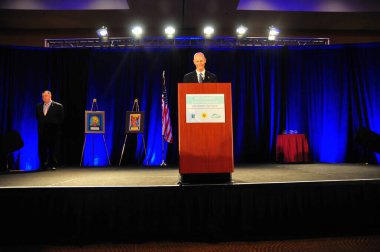 Florida Valisi Rick Scott 13 Ekim 2015 'te Orlando Florida' daki İnanç Sempozyumunda konuşma yapacak..  
