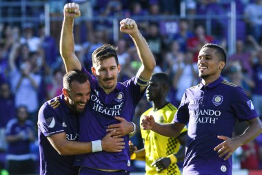 Orlando Magic oyuncusu Fournier, 25 Ekim 2018 tarihinde Orlando Florida 'daki Amway Center' da spor ceketlilere karşı gol atmaya çalıştı..  