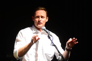 Şarkıcı Jon Bon Jovi, 5 Kasım 2016 'da St. Petersburg Florida' da Devlet Street Theater in Support of HIllary Clinton 'ın Başkan İhalesi' nde sahne alıyor.