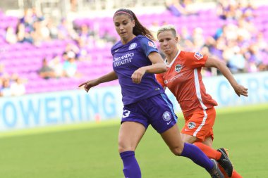 Orlando Pride, 22 Nisan 2018 'de Florida, Orlando' daki Exploria Stadyumu 'nda Houston Dash' e ev sahipliği yaptı.. 