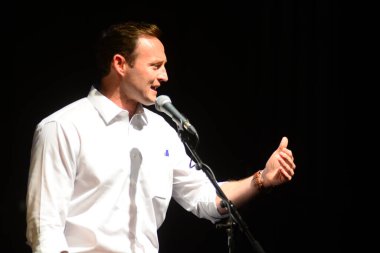 Şarkıcı Jon Bon Jovi, 5 Kasım 2016 'da St. Petersburg Florida' da Devlet Street Theater in Support of HIllary Clinton 'ın Başkan İhalesi' nde sahne alıyor.