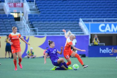 Orlando Pride sunucusu Houston Dash 23 Haziran 2016 'da Orlando Florida' daki Dünya Kampı Stadyumu 'nda..