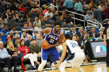 Orlando Magic 27 Aralık 2019 Cuma günü Orlando, Florida 'daki Amway Arena' da Philadelphia 76ers 'a ev sahipliği yapıyor..