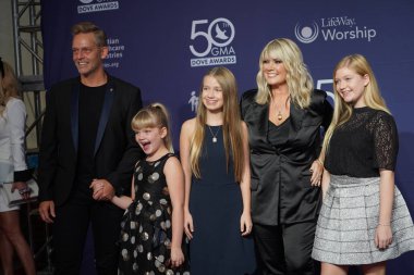 15 Ekim 2019 'da Nashville, Tennessee' deki Linbscome Üniversitesi 'nde verilen 50. GMA Dove Ödülleri sırasında kırmızı halı. 