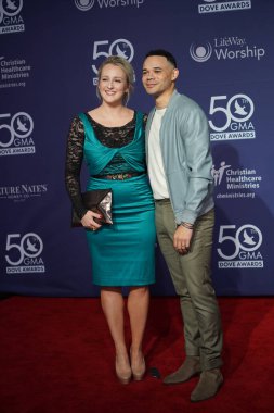 15 Ekim 2019 'da Nashville, Tennessee' deki Linbscome Üniversitesi 'nde verilen 50. GMA Dove Ödülleri sırasında kırmızı halı. 