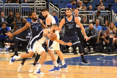Orlando Magic 10 Ekim 2018 tarihinde Orlando Florda 'daki Amway Center' da Memphis Grizzilies 'e ev sahipliği yaptı..  
