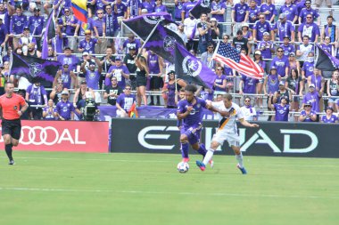 Orlando City 15 Nisan 2017 'de Florida, Orlando' daki Citrus Bowl 'da Los Angeles Galaksisine ev sahipliği yaptı..  