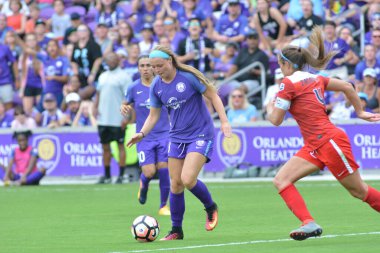 Orlando Pride 22 Nisan 2017 'de Orlando City Stadyumu' nda Washington Spirit 'e ev sahipliği yaptı..  