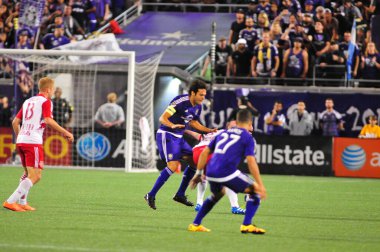 Orlando City SC, 6 Mayıs 2016 'da Orlando Florida' daki Dünya Kampı Stadyumu 'nda New York Red Bulls' a ev sahipliği yaptı..  