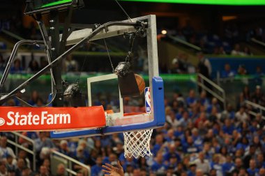 Orlando Magic 21 Nisan 2019 tarihinde Orlando Florida 'daki Amway Arena' da düzenlenen NBA Playoff 1 'de Toronto Rapçileri' ne ev sahipliği yapıyor..