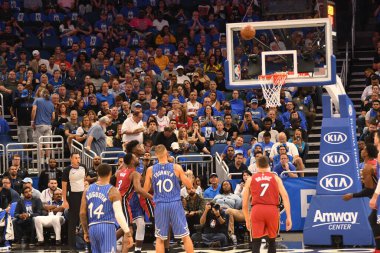 Orlando Magic 17 Ekim 2018 'de Orlando Florida' daki Amway Center 'da Miami Heat' i sunar..  
