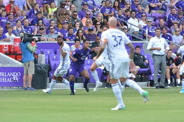 Orlando City 15 Nisan 2017 'de Florida, Orlando' daki Citrus Bowl 'da Los Angeles Galaksisine ev sahipliği yaptı.. 