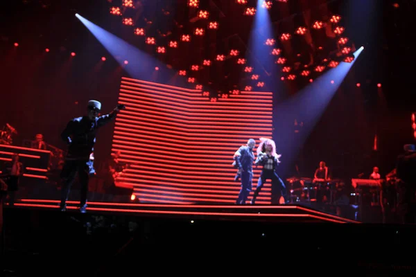 R & B Şarkıcısı Usher 12 Aralık 2014 'te Orlando Florida' daki Amway Center 'da sahne alacak..  