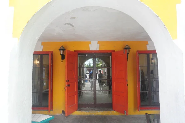 Vista Portas Coloridas Casa Velha — Fotografia de Stock