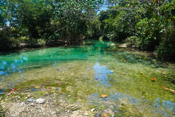 Pemandangan Dari Pantai Atas Kolam Yang Indah Dengan Air Jernih — Stok Foto