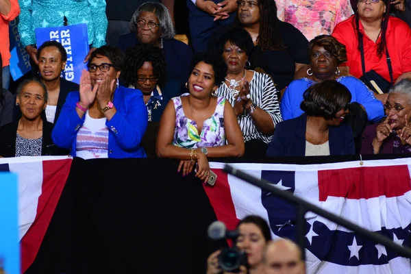 2016年10月28日 巴拉克 奥巴马总统在佛罗里达州奥兰多的Cfe竞技场主持了总统候选人希拉里 克林顿的竞选活动 — 图库照片