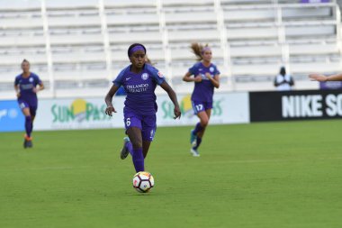 Orlando Pride, 22 Nisan 2018 'de Florida, Orlando' daki Exploria Stadyumu 'nda Houston Dash' e ev sahipliği yaptı..  