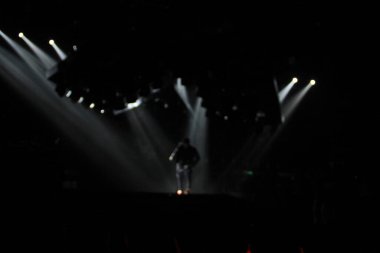 R & B Şarkıcısı Usher 12 Aralık 2014 'te Orlando Florida' daki Amway Center 'da sahne alacak..  