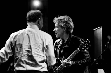 Şarkıcı Jon Bon Jovi, 5 Kasım 2016 'da St. Petersburg Florida' da Devlet Street Theater in Support of HIllary Clinton 'ın Başkan İhalesi' nde sahne alıyor.