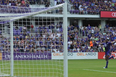 Orlando City 15 Nisan 2017 'de Florida, Orlando' daki Citrus Bowl 'da Los Angeles Galaksisine ev sahipliği yaptı.. 