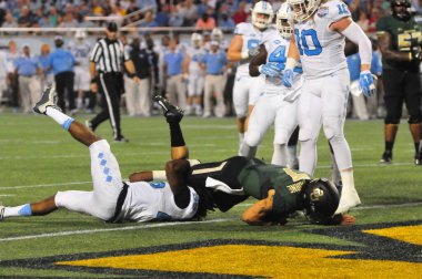 Kuzey Carolina 29 Aralık 2015 tarihinde Orlando Florida 'daki Kamp Dünya Stadyumu' nda oynanan Russell Atletizm Kupası 'nda Baylor ile karşılaşacak..