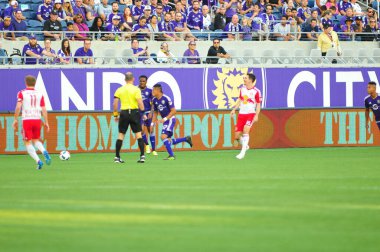 Orlando City SC, 6 Mayıs 2016 'da Orlando Florida' daki Dünya Kampı Stadyumu 'nda New York Red Bulls' a ev sahipliği yaptı.. 