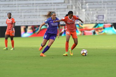 Orlando Pride, 22 Nisan 2018 'de Florida, Orlando' daki Exploria Stadyumu 'nda Houston Dash' e ev sahipliği yaptı..  