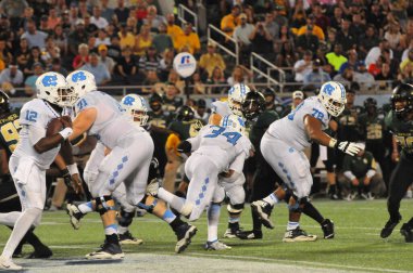 Kuzey Carolina 29 Aralık 2015 tarihinde Orlando Florida 'daki Kamp Dünya Stadyumu' nda oynanan Russell Atletizm Kupası 'nda Baylor ile karşılaşacak..