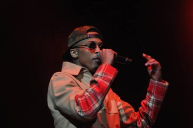 R & B Şarkıcısı Usher 12 Aralık 2014 'te Orlando Florida' daki Amway Center 'da sahne alacak..  