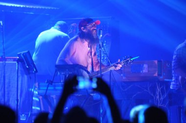 Christian Rock Group David Crowder Band, 17 Ekim 2017 'de Orlando Florida' daki Winter Jam Tour 'da sahne almaktadır.