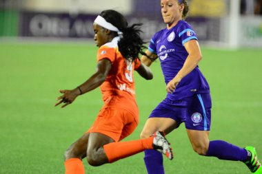 Orlando Pride sunucusu Houston Dash 23 Haziran 2016 'da Orlando Florida' daki Dünya Kampı Stadyumu 'nda..