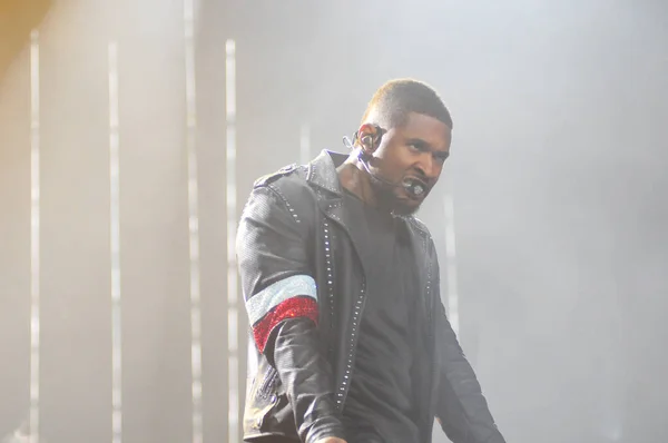 Singer Usher Treedt Het Amway Center Orlando Florida December 2014 — Stockfoto