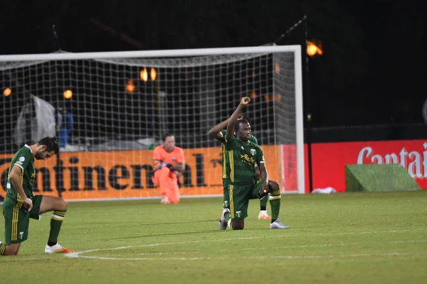 Los Angeles Galaksisi, 14 Temmuz 2020 'de Orlando Florida ABD' deki ESPN Vahşi Spor Dünyası 'nda düzenlenen MLS Sırt Turnuvası sırasında Portland Timbers ile karşı karşıya geldi. 