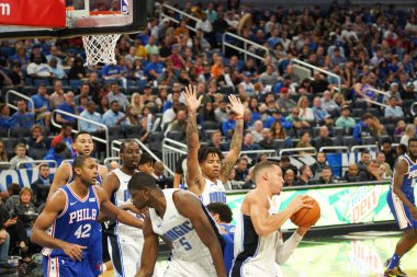 Orlando Magic 13 Ekim 2019 'da Florida, Orlando' daki Amway Center 'da Philadelphia 76ers' a ev sahipliği yaptı..  