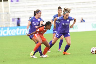 Orlando Pride, 22 Nisan 2018 'de Florida, Orlando' daki Exploria Stadyumu 'nda Houston Dash' e ev sahipliği yaptı.. 