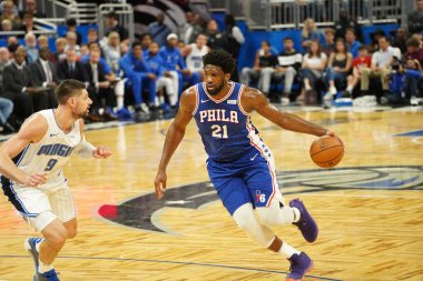 Orlando Magic 27 Aralık 2019 Cuma günü Orlando, Florida 'daki Amway Arena' da Philadelphia 76ers 'a ev sahipliği yapıyor..