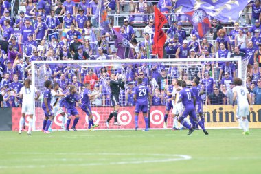 Orlando City 15 Nisan 2017 'de Florida, Orlando' daki Citrus Bowl 'da Los Angeles Galaksisine ev sahipliği yaptı.. 
