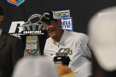 Kuzey Carolina 29 Aralık 2015 tarihinde Orlando Florida 'daki Kamp Dünya Stadyumu' nda oynanan Russell Atletizm Kupası 'nda Baylor ile karşılaşacak..