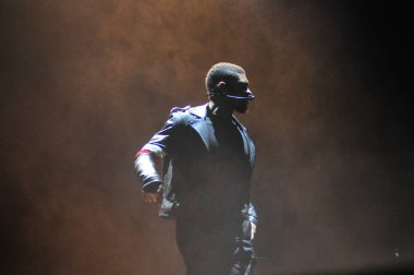 R & B Şarkıcısı Usher 12 Aralık 2015 'te Orlando Florida' daki Amway Center 'da sahne alacak.. 