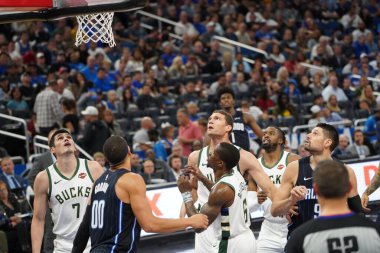 Orlando Magic, Orlando, Florida, ABD 'deki Amway Center' da Milwaukee Bucks 'a ev sahipliği yapıyor. 1 Kasım 2019.  