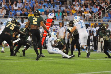 Kuzey Carolina 29 Aralık 2015 tarihinde Orlando Florida 'daki Kamp Dünya Stadyumu' nda oynanan Russell Atletizm Kupası 'nda Baylor ile karşılaşacak.. 