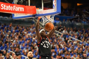 Orlando Magic 21 Nisan 2019 tarihinde Orlando Florida 'daki Amway Arena' da düzenlenen NBA Playoff 1 'de Toronto Rapçileri' ne ev sahipliği yapıyor..