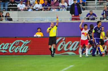 Orlando City SC, 6 Mayıs 2016 'da Orlando Florida' daki Dünya Kampı Stadyumu 'nda New York Red Bulls' a ev sahipliği yaptı..  