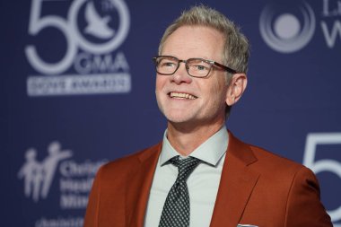 15 Ekim 2019 'da Nashville, Tennessee' deki Linbscome Üniversitesi 'nde verilen 50. GMA Dove Ödülleri sırasında kırmızı halı. 