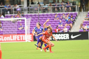 Orlando Pride, 22 Nisan 2018 'de Florida, Orlando' daki Exploria Stadyumu 'nda Houston Dash' e ev sahipliği yaptı..  