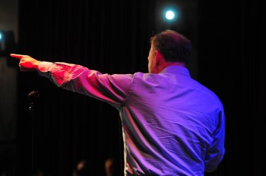 Şarkıcı Jon Bon Jovi, 5 Kasım 2016 'da St. Petersburg Florida' da Devlet Street Theater in Support of HIllary Clinton 'ın Başkan İhalesi' nde sahne alıyor.