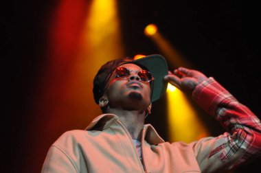 R & B Şarkıcısı Usher 12 Aralık 2014 'te Orlando Florida' daki Amway Center 'da sahne alacak..  