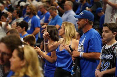 Orlando Magic 19 Nisan 2019 Cuma günü Orlando Florida 'daki Amway Arena' daki NBA Playoff 1 'de Toronto Rapçileri' ne ev sahipliği yapıyor.